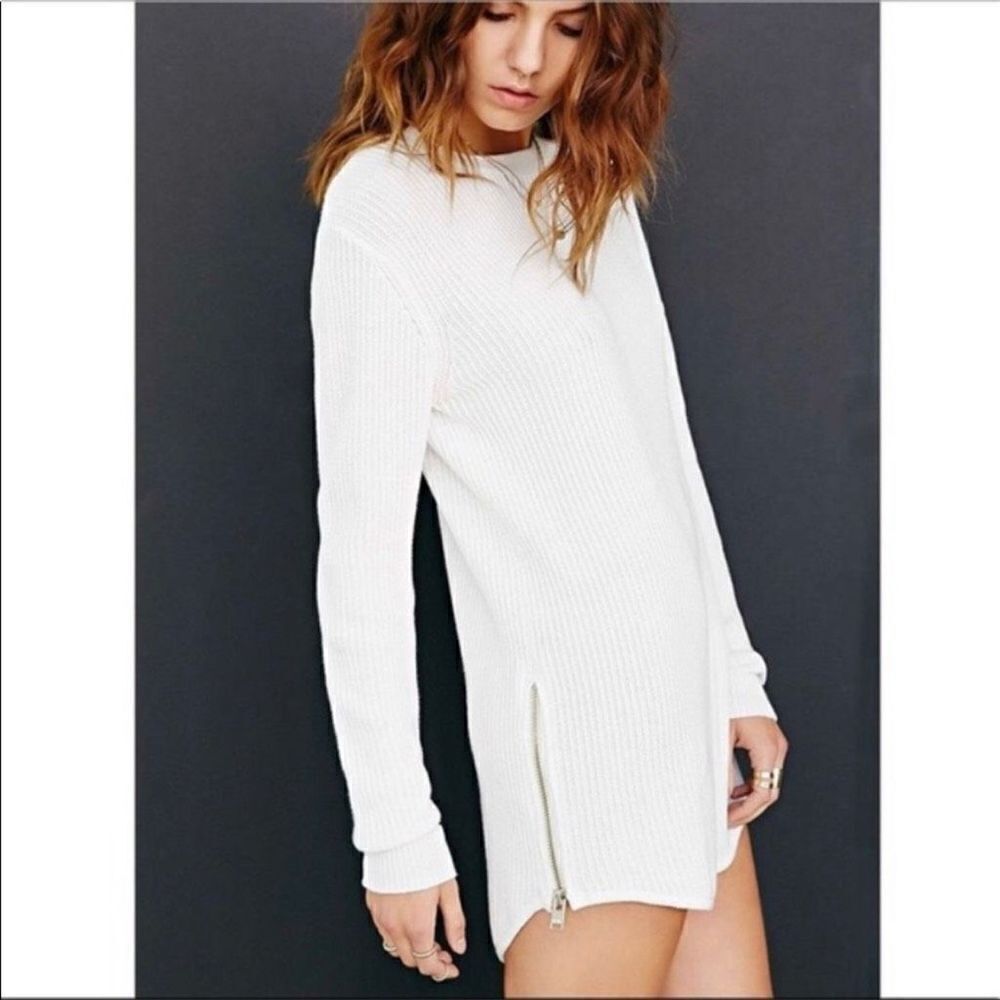 UNIF X Urban Outfitters White Waffle Knit Tunic Zipper Sweater